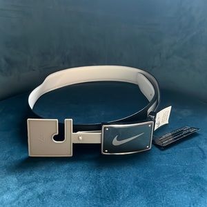 NWT men’s Nike reversible black white belt size 34